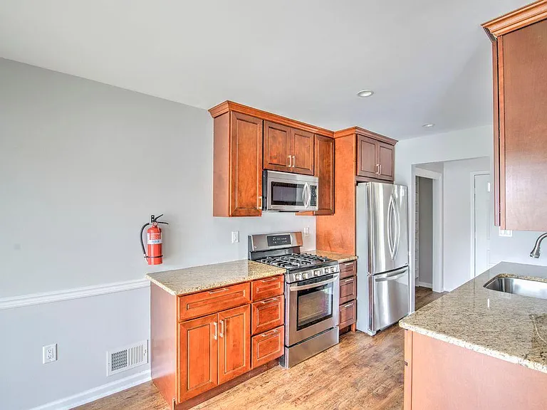 20 Tower Hill Dr #20 — Photo 7