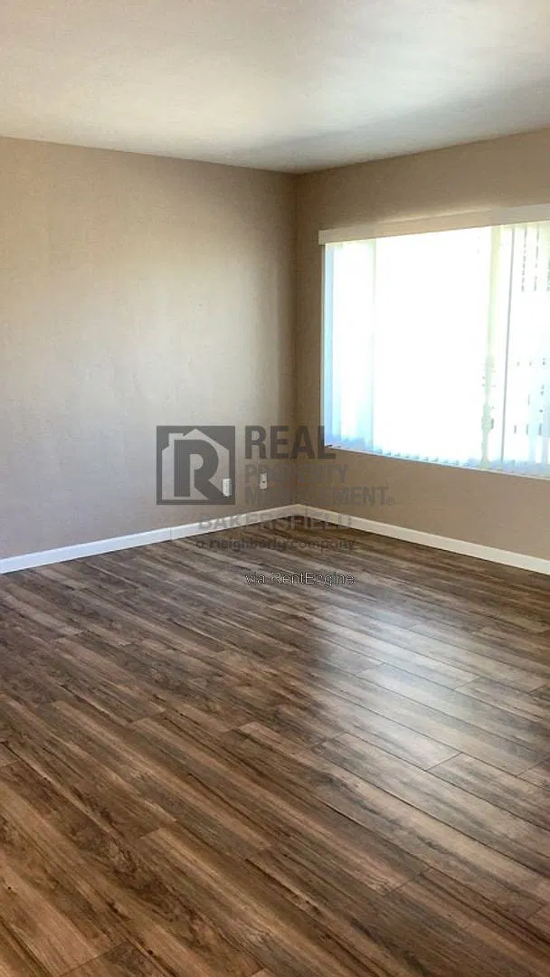 3 bed, 2.0 bath, 1131 sqft, $2,050 — Photo 3