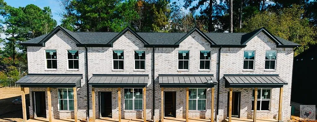 Building Photo - 5201 Lionel Ave