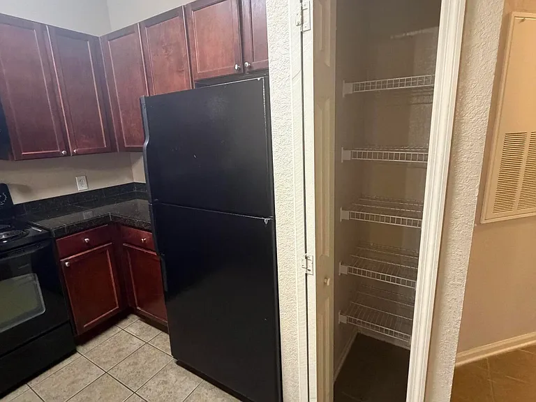 806 Baldwin Rowe Cir — Photo 13