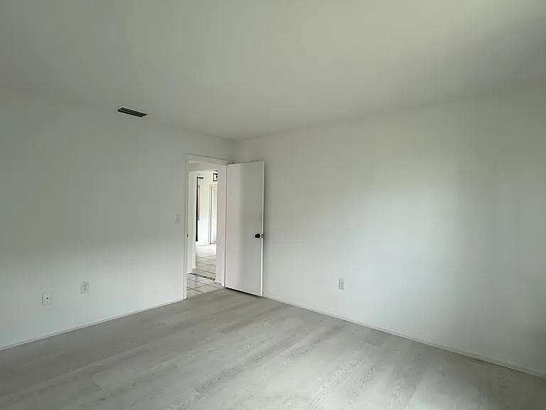 5451 Riverbluff Cir #V-69 — Photo 12