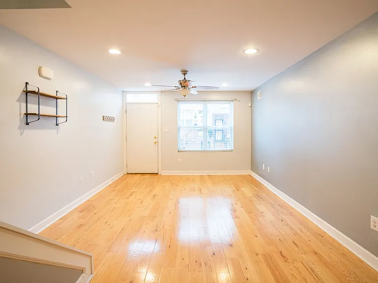 2033 Manton St — Photo 4