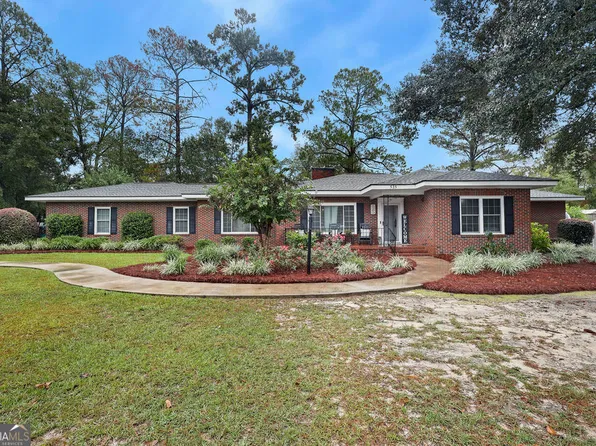 525 S Lewis St, Metter, GA 30439