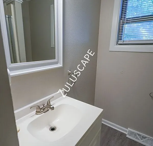 1215 E 38th St — Photo 17