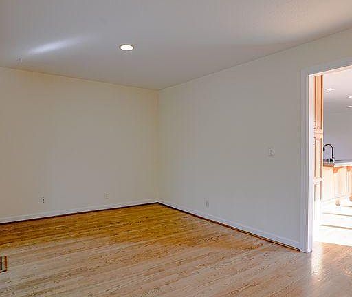 5th image of 119 Meadowbrook Dr