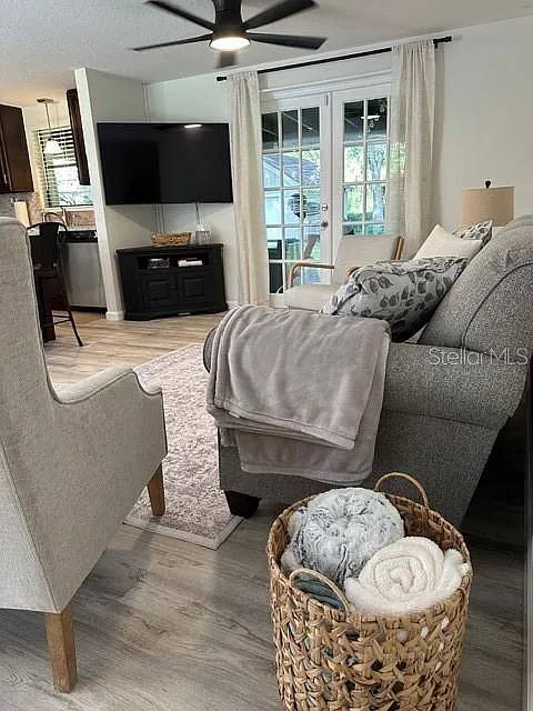 3 bed, 2.0 bath, 1131 sqft, $2,775 — Photo 3