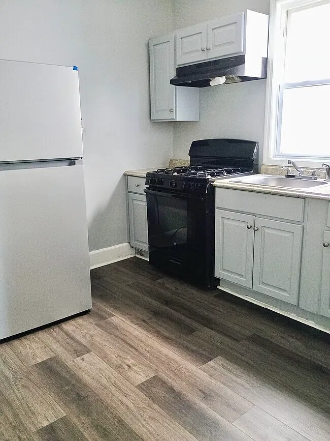 3 bed, $1,995 — Photo 2