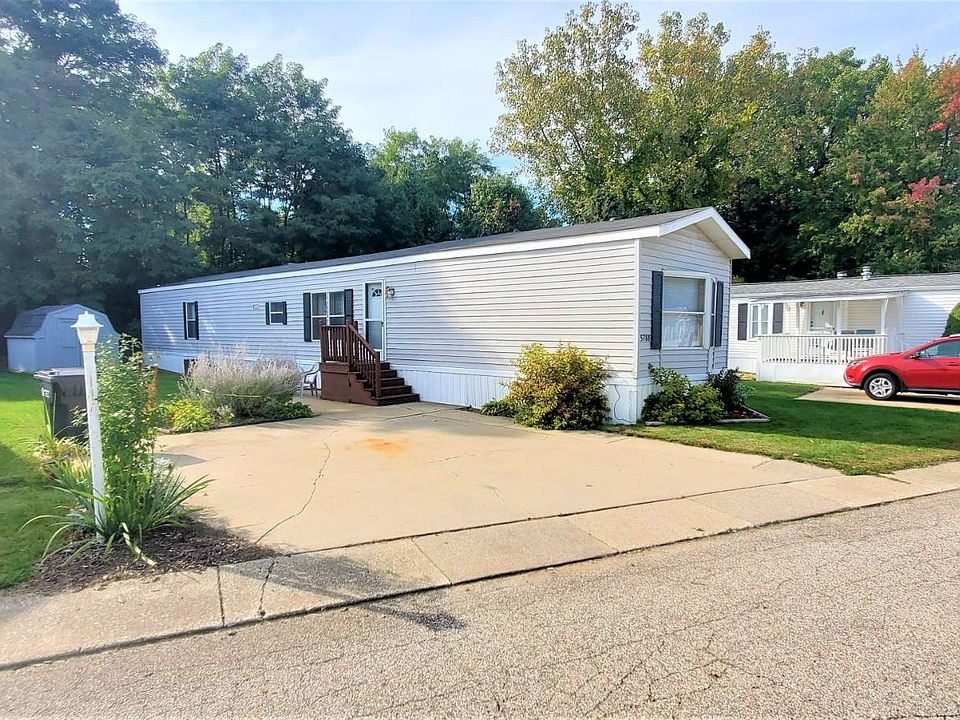 1st image of 5788 Arbutus St #15