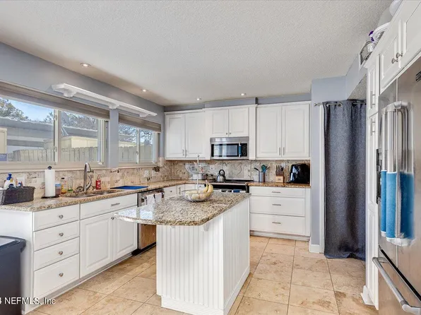 8210 KENSINGTON Square, Jacksonville, FL 32217