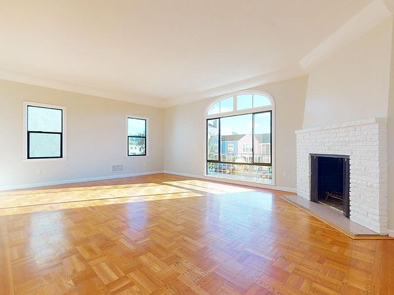 3rd image of 178 Stanyan St