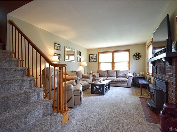 3rd image of 936 Drury Ln
