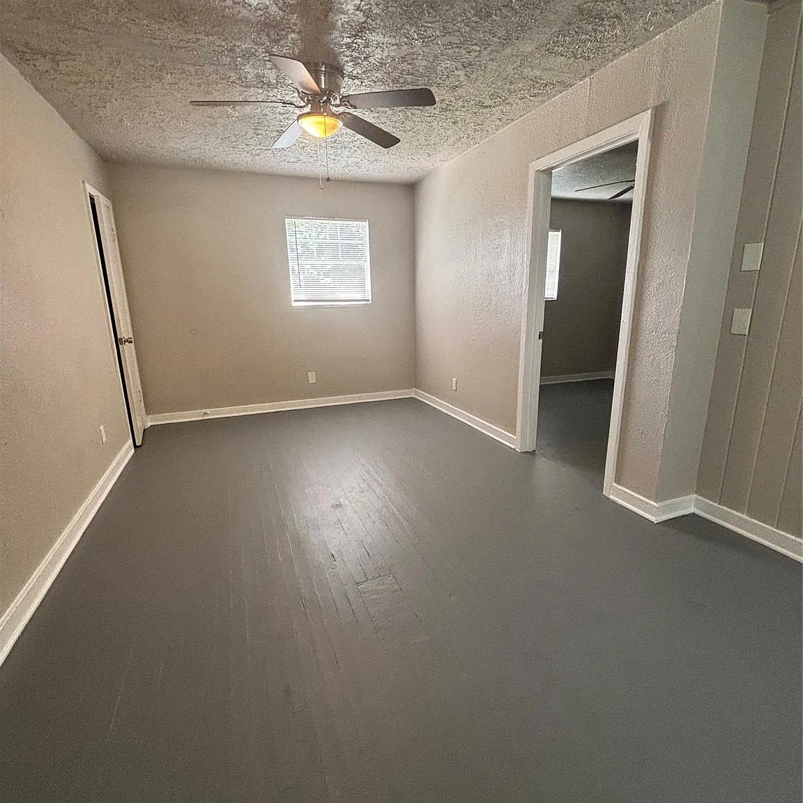 2 bed, 1.0 bath, 2300 sqft, $999 — Photo 3
