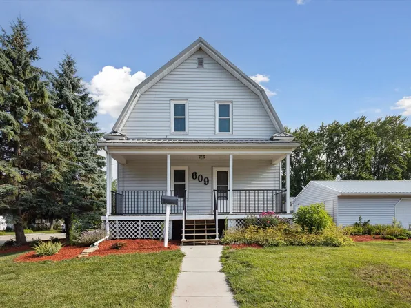609 Robbins St, Seymour, WI 54165
