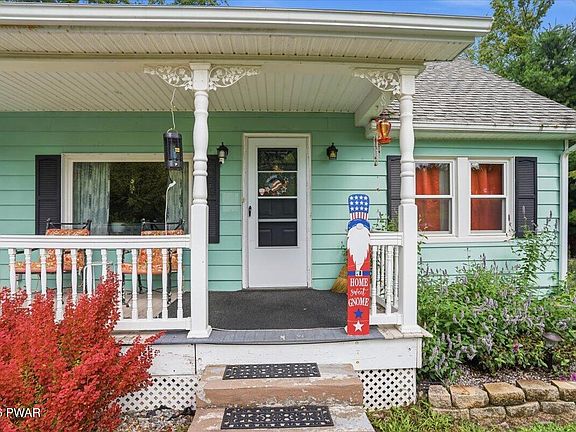 3rd image of 1355 Fernwood Rd