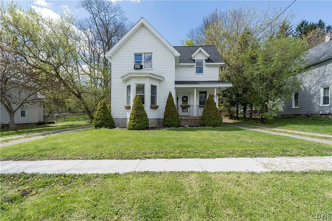 4 bed, 3.5 bath, 1698 sqft, $2,100 — Photo 1