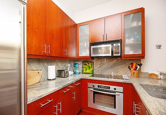 5th image of 80 John St APT 9I