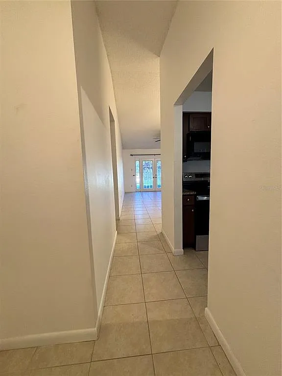 3 bed, 2.0 bath, 1162 sqft, $2,000 — Photo 3