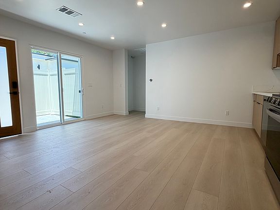 3rd image of 11481 W Erwin St