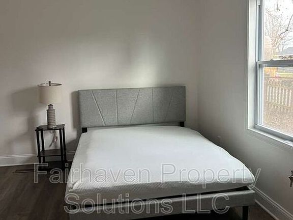 5th image of 2827 E 5th Ave