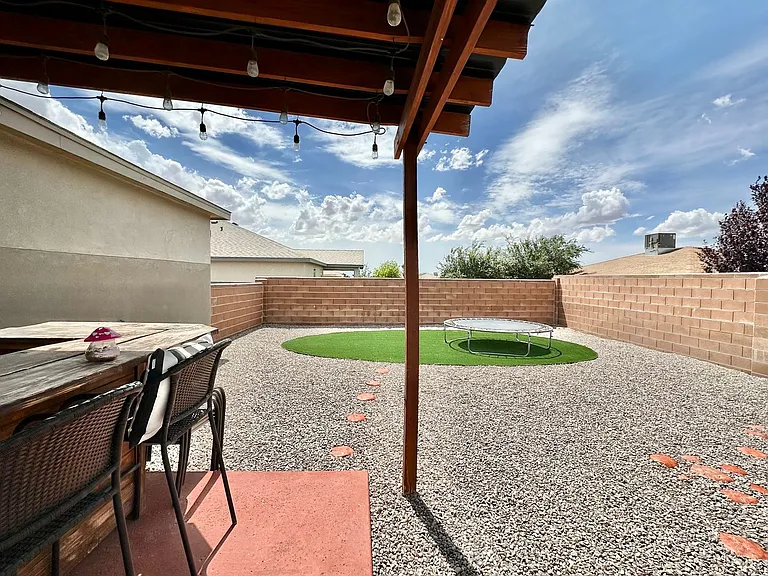 1077 El Nido Dr — Photo 1
