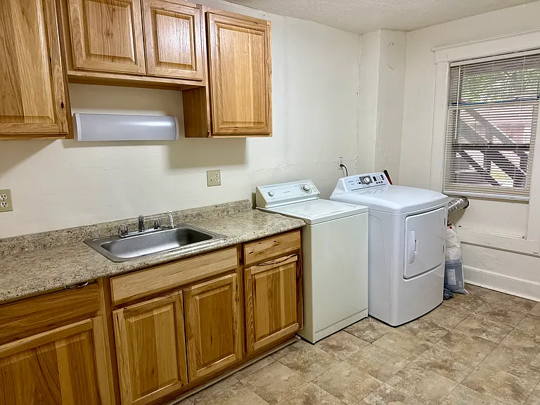 30 Haendel St #1E — Photo 11