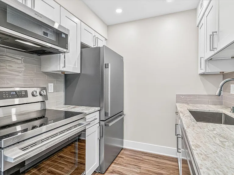 306 Roe St — Photo 14