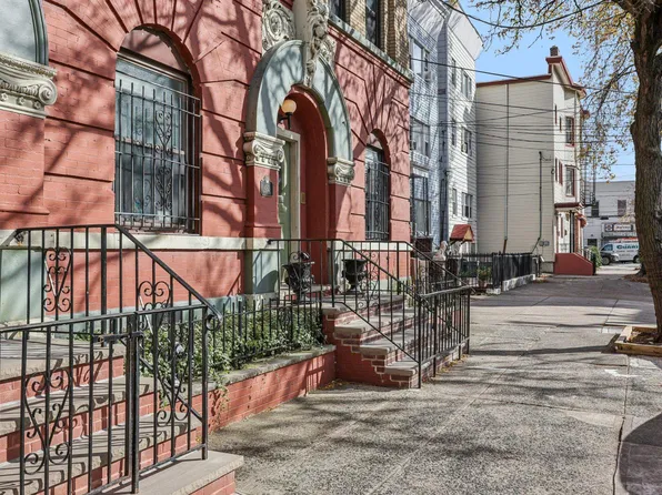 492 Pavonia Avenue image 24 of 25