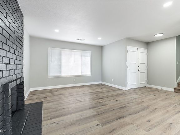 5th image of 2346 Roan Ave