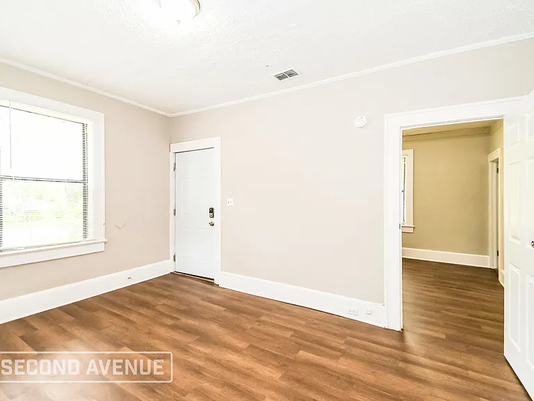 204 W 23rd St — Photo 13