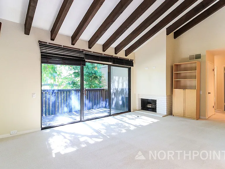 608 Woodside Sierra #2 — Photo 4