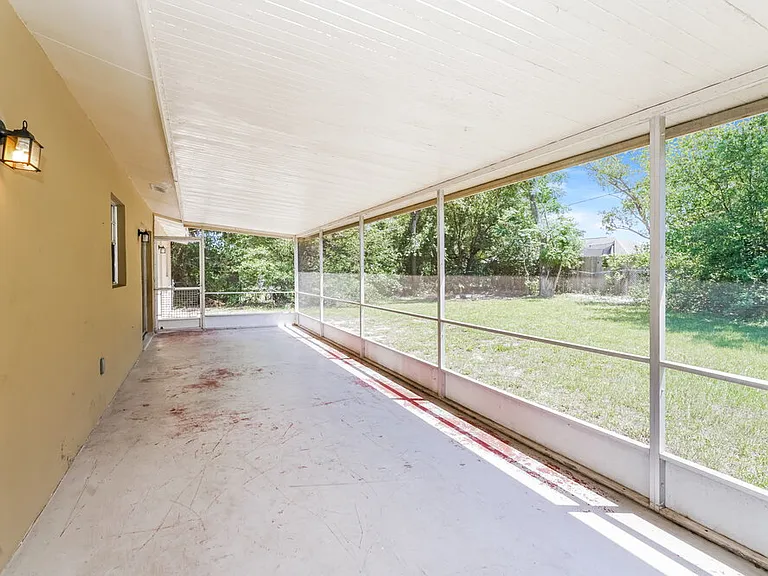 989 E Normandy Blvd — Photo 10
