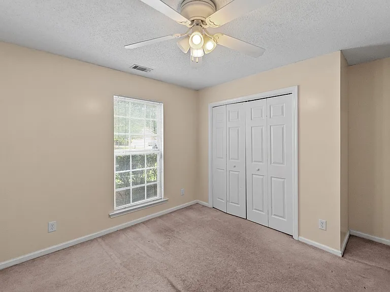 119 Pampas Dr — Photo 29
