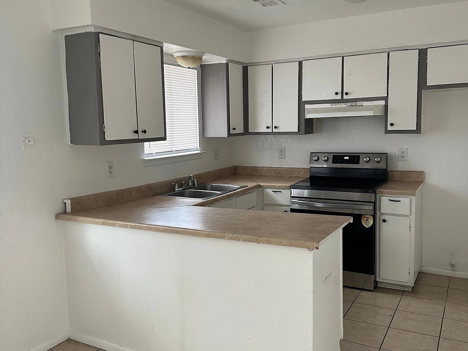 Northeast Heights 2 Bed 2 Bath Apartment — Photo 3