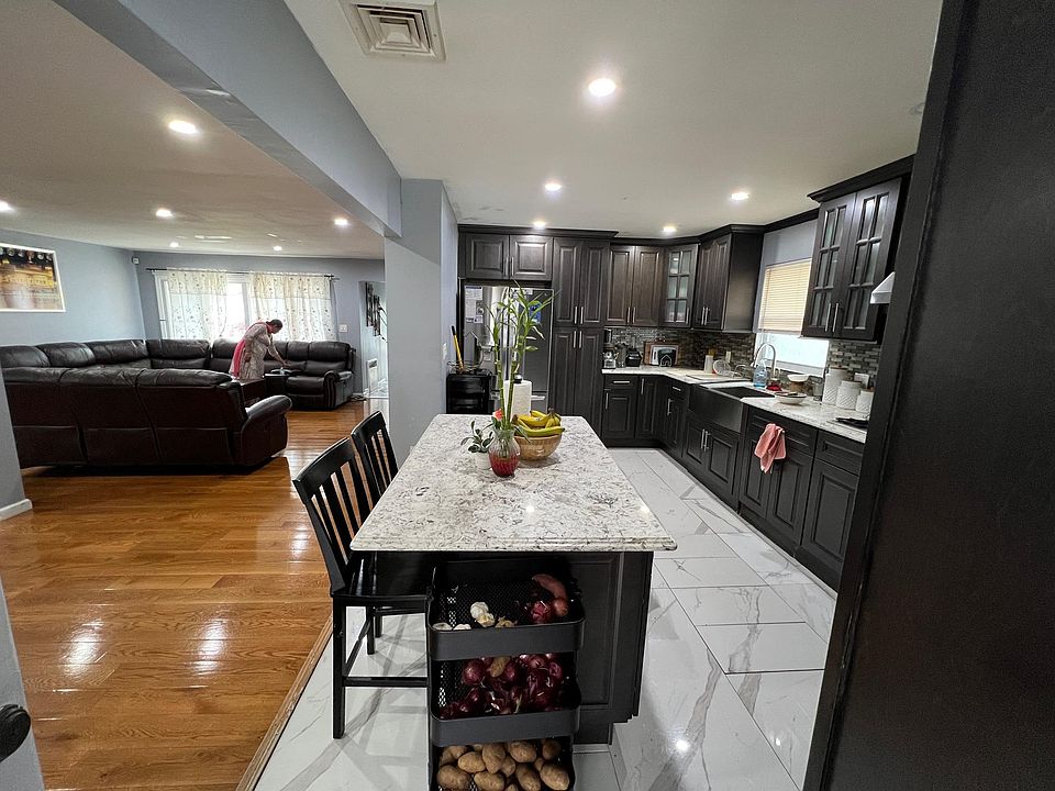 918 Balfour St Valley Stream, NY, 11580 Apartments for Rent Zillow