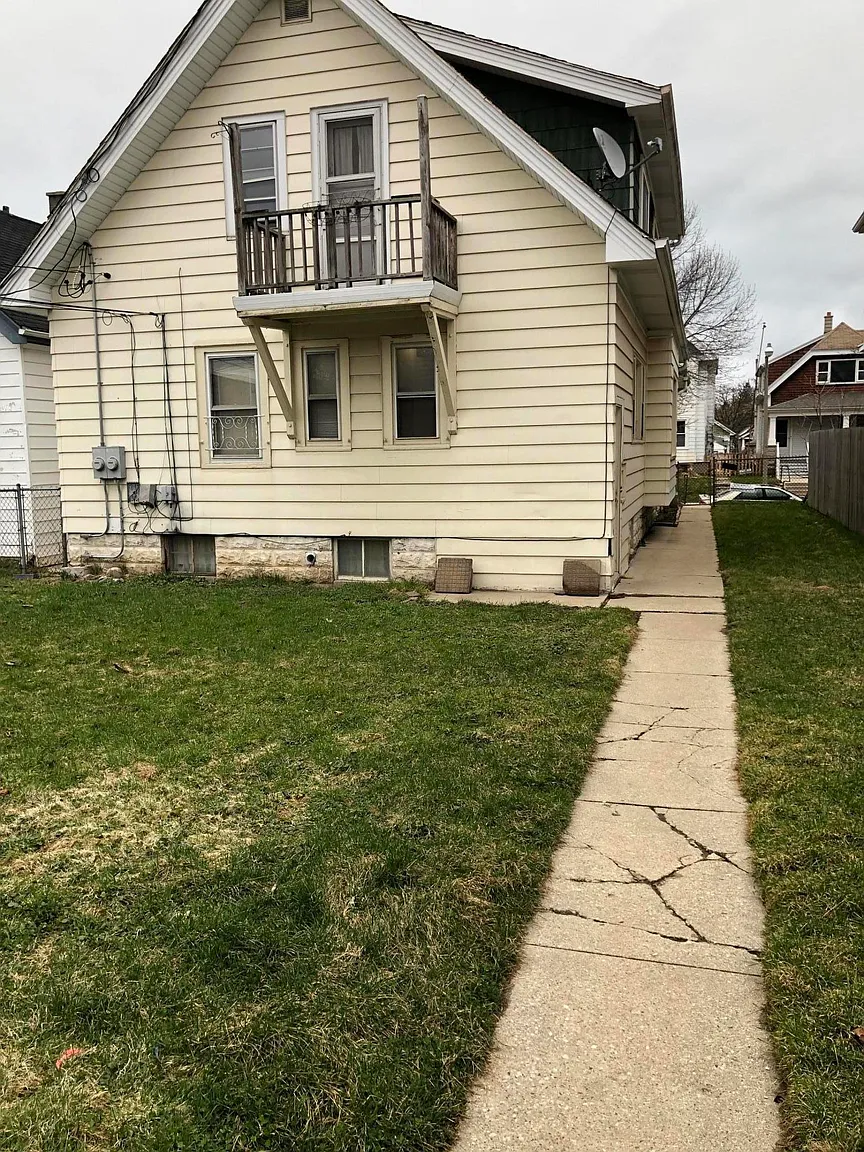 3465 N Fratney St photo 1