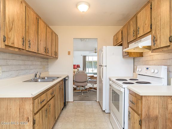 3rd image of 1293 Cheney Hwy Unit C