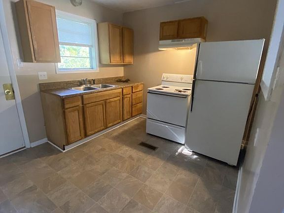 5th image of 83 Frankie Dr