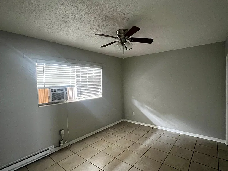1010 Crescent Lake Dr #1 — Photo 3