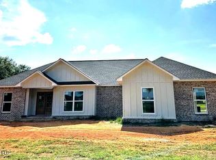 229 V E Howell Rd, Lucedale, MS 39452