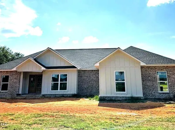 229 V E Howell Rd, Lucedale, MS 39452