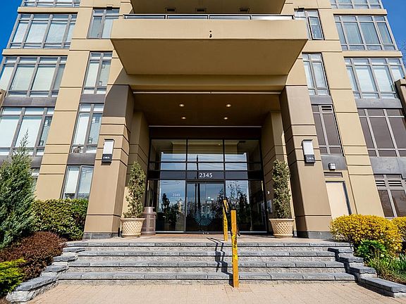 3rd image of 2345 Madison Ave #905