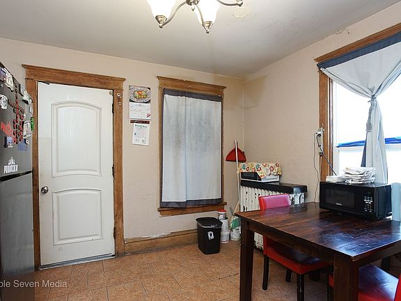 4th image of 786 E Benton St