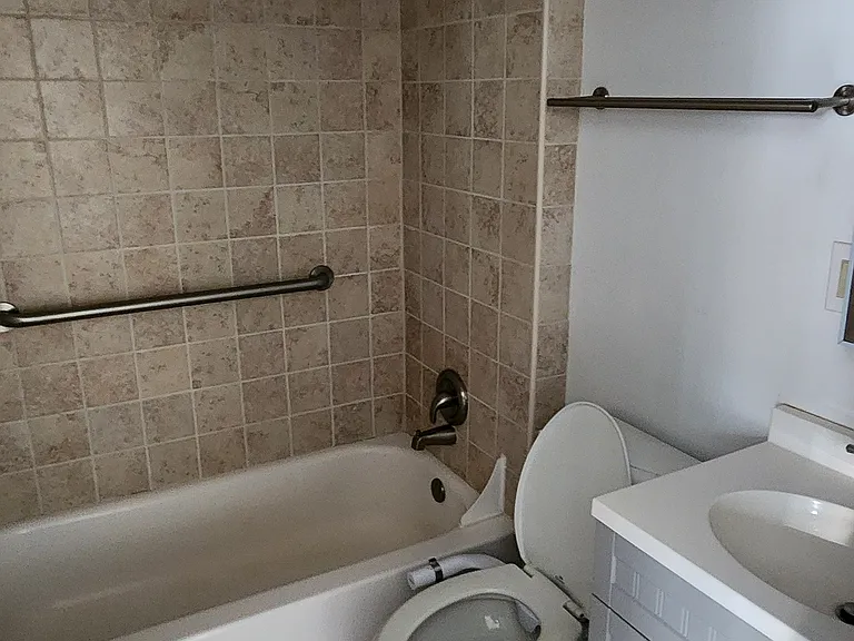 2228 Grand Ave — Photo 9