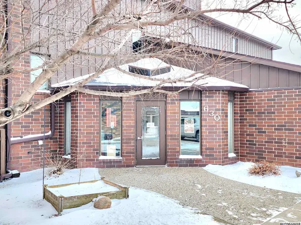 630 Briarstone Dr APT 6, Mason City, IA 50401