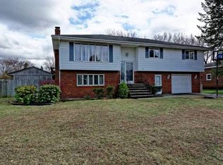 10 Peter Dr, Albany, NY 12205