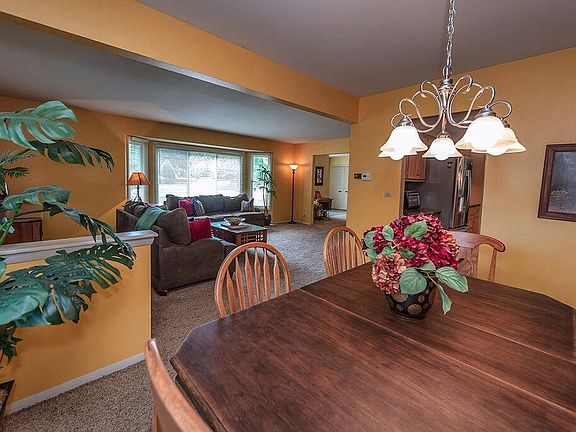 2nd image of 2385 Coach House Dr