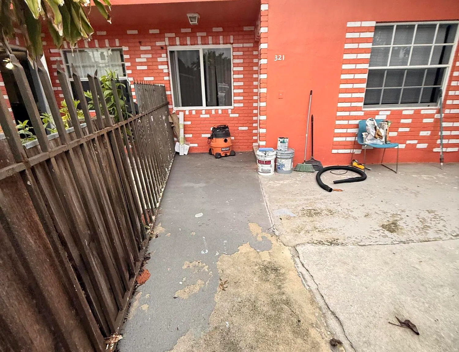 3 bed, 1.0 bath, 2301 sqft, $2,450 — Photo 4