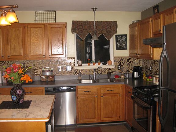 4th image of 848 Wildwood Ln #33