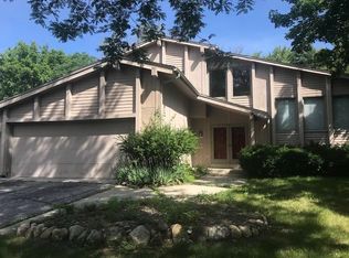 7210 Huckleberry Ct, Greendale, WI 53129