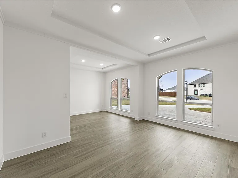 1320 Villanova Ln — Photo 7